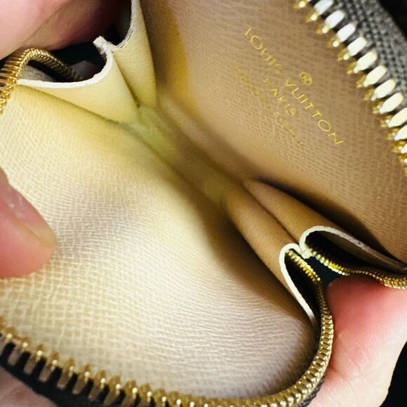 Louis Vuitton Round Coin Purse - Picture 5 of 6